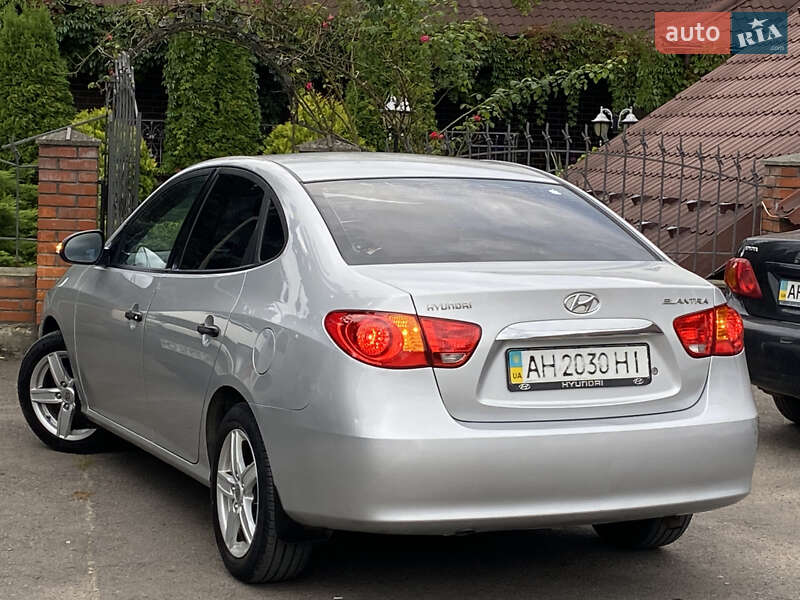 Седан Hyundai Elantra 2011 в Дрогобыче