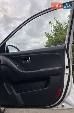Седан Hyundai Elantra 2011 в 