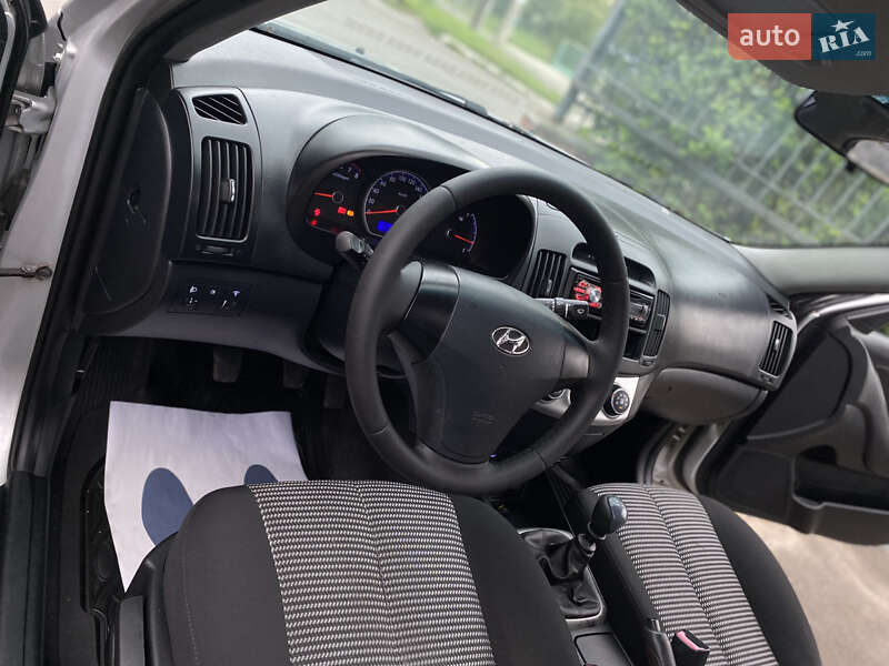 Седан Hyundai Elantra 2011 в Дрогобыче