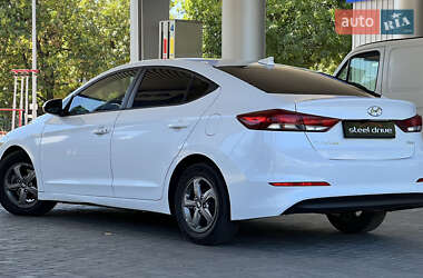Седан Hyundai Elantra 2016 в 