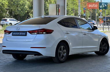 Седан Hyundai Elantra 2016 в 