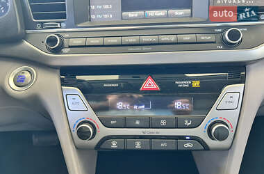 Седан Hyundai Elantra 2016 в 