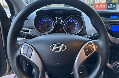 Седан Hyundai Elantra 2013 в 