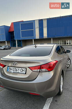 Седан Hyundai Elantra 2013 в 