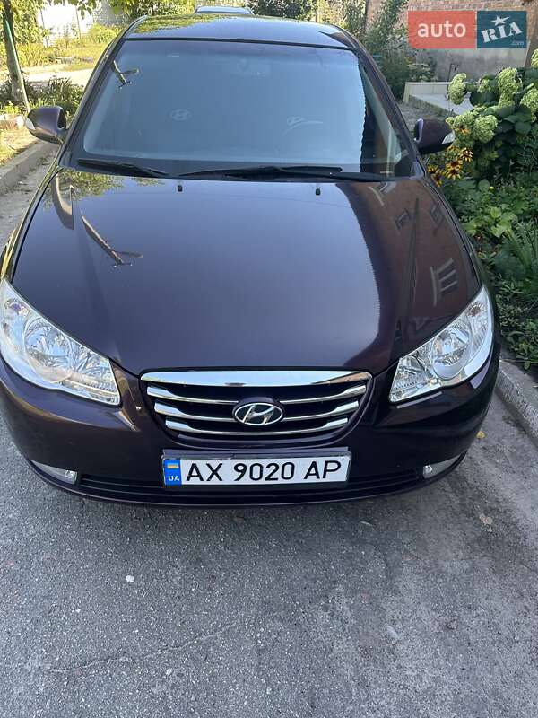 Седан Hyundai Elantra 2010 в 