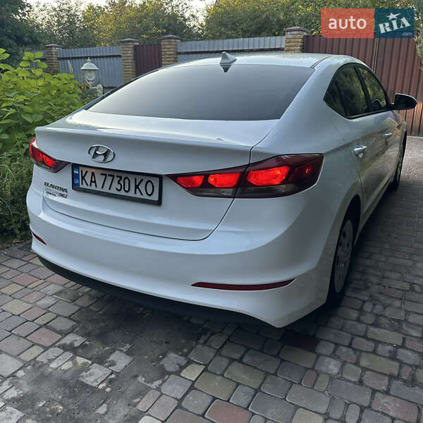 Седан Hyundai Elantra 2017 в Києві