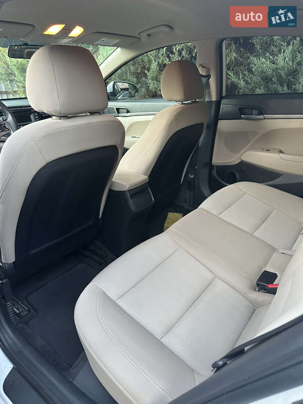 Седан Hyundai Elantra 2017 в Києві