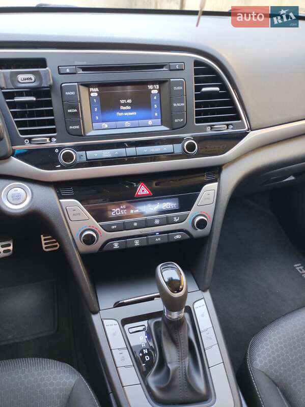 Седан Hyundai Elantra 2017 в Дрогобыче