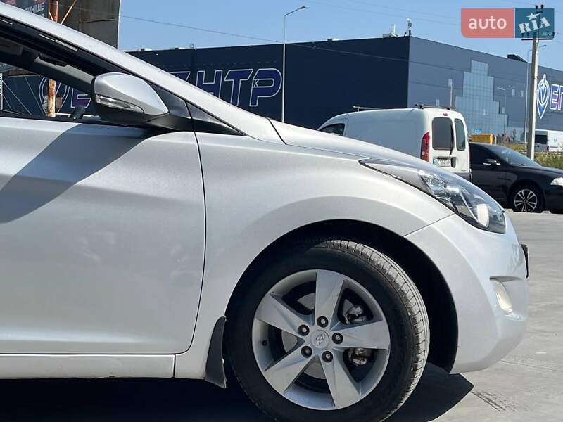 Седан Hyundai Elantra 2013 в Львове