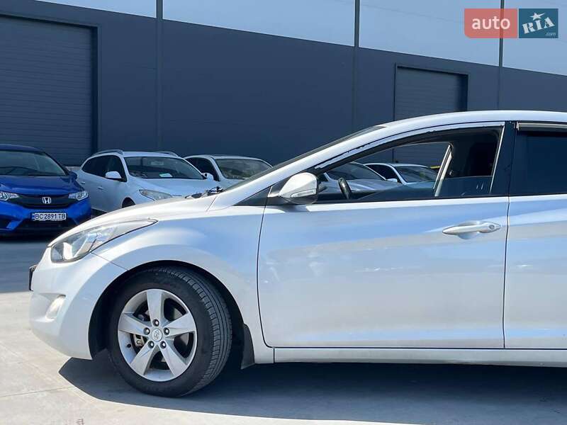Седан Hyundai Elantra 2013 в Львове