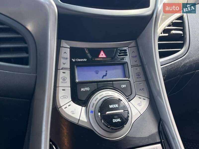 Седан Hyundai Elantra 2013 в Львове