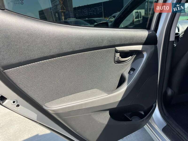 Седан Hyundai Elantra 2013 в Львове