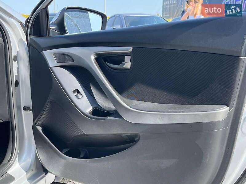 Седан Hyundai Elantra 2013 в Львове