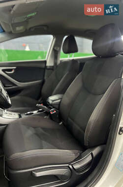 Седан Hyundai Elantra 2012 в 