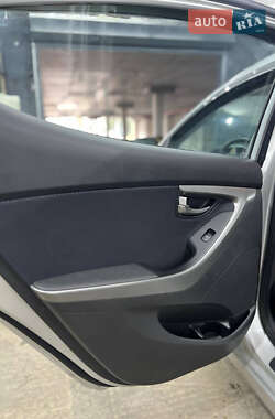 Седан Hyundai Elantra 2012 в 