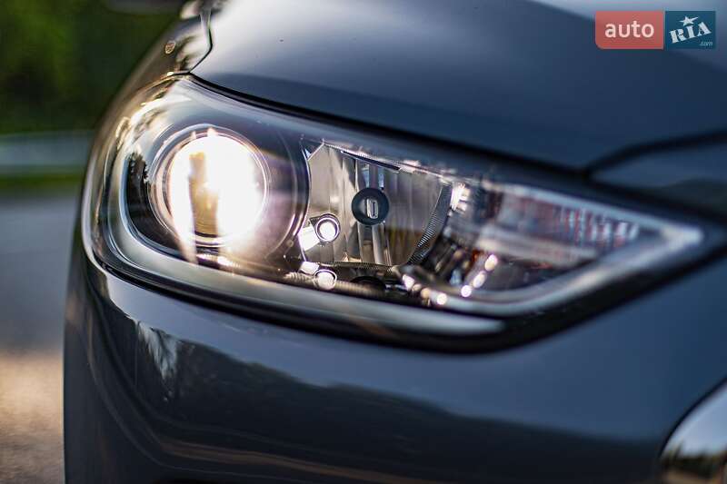 Седан Hyundai Elantra 2016 в Звягеле