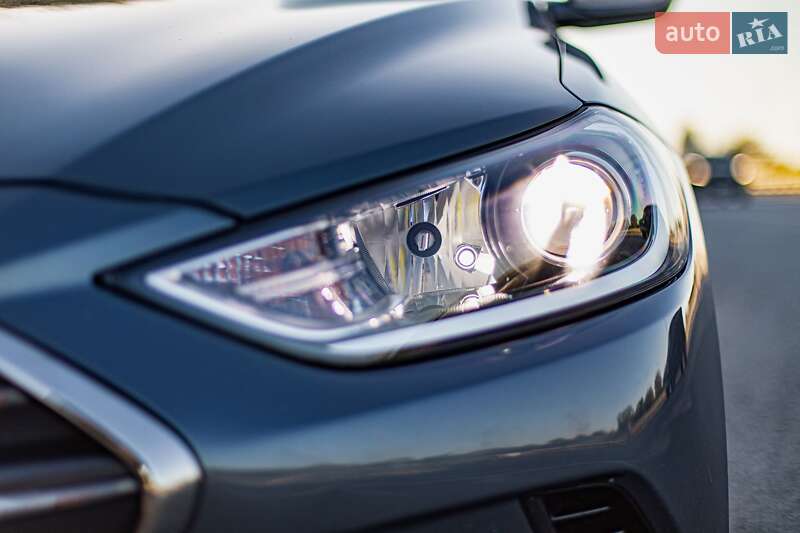 Седан Hyundai Elantra 2016 в Звягеле