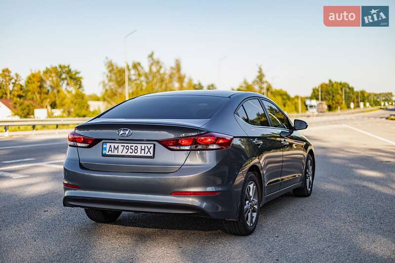 Седан Hyundai Elantra 2016 в Звягеле