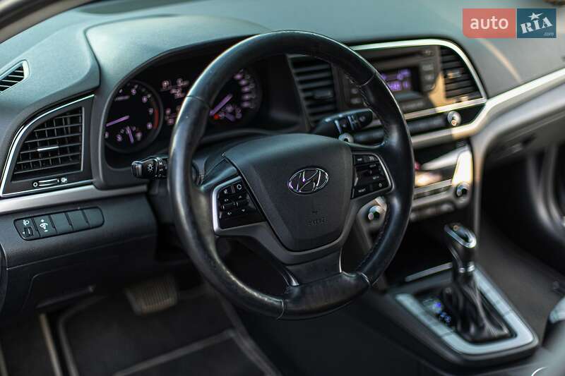 Седан Hyundai Elantra 2016 в Звягеле
