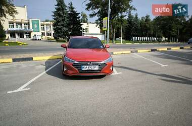 Седан Hyundai Elantra 2019 в Києві
