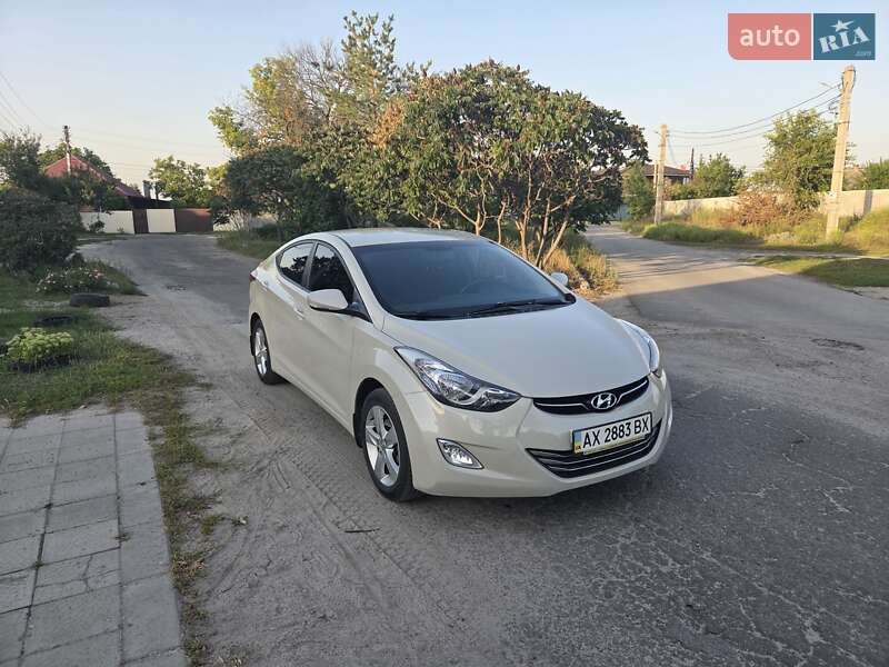 Hyundai Elantra 2013
