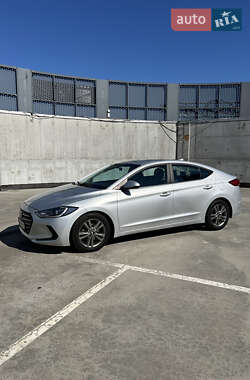 Седан Hyundai Elantra 2016 в Киеве
