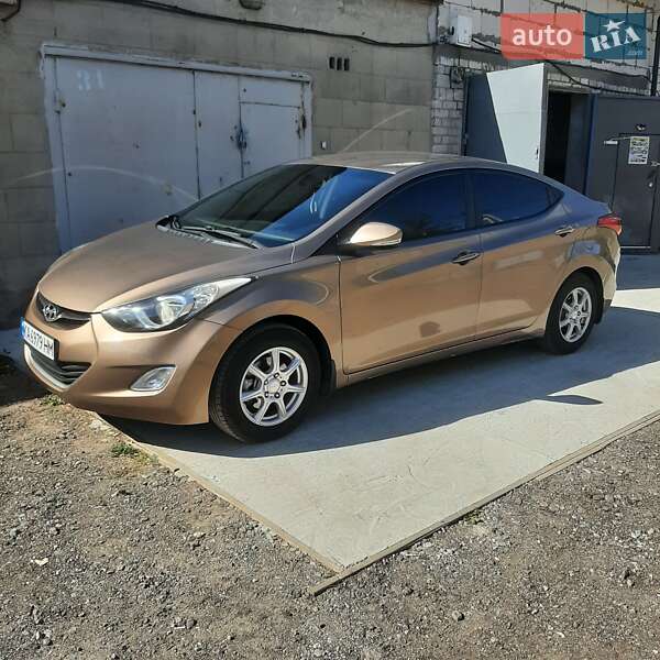 Седан Hyundai Elantra 2013 в Киеве