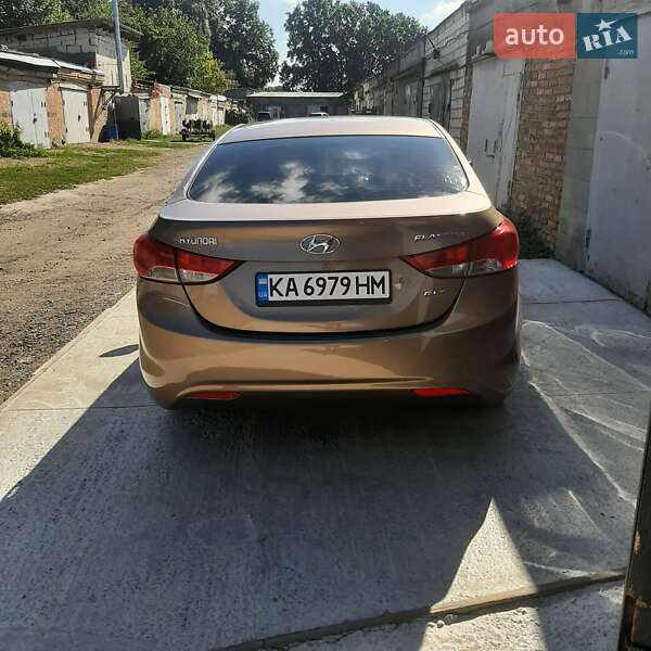 Седан Hyundai Elantra 2013 в Киеве