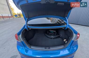 Седан Hyundai Elantra 2016 в 