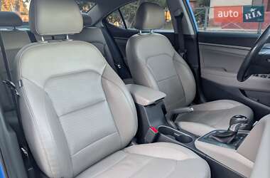 Седан Hyundai Elantra 2016 в 