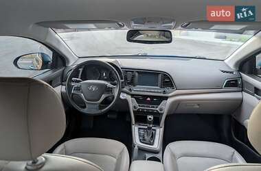 Седан Hyundai Elantra 2016 в 