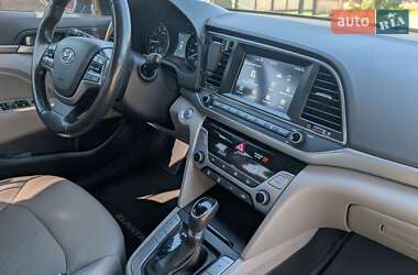 Седан Hyundai Elantra 2016 в 