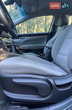 Седан Hyundai Elantra 2020 в 