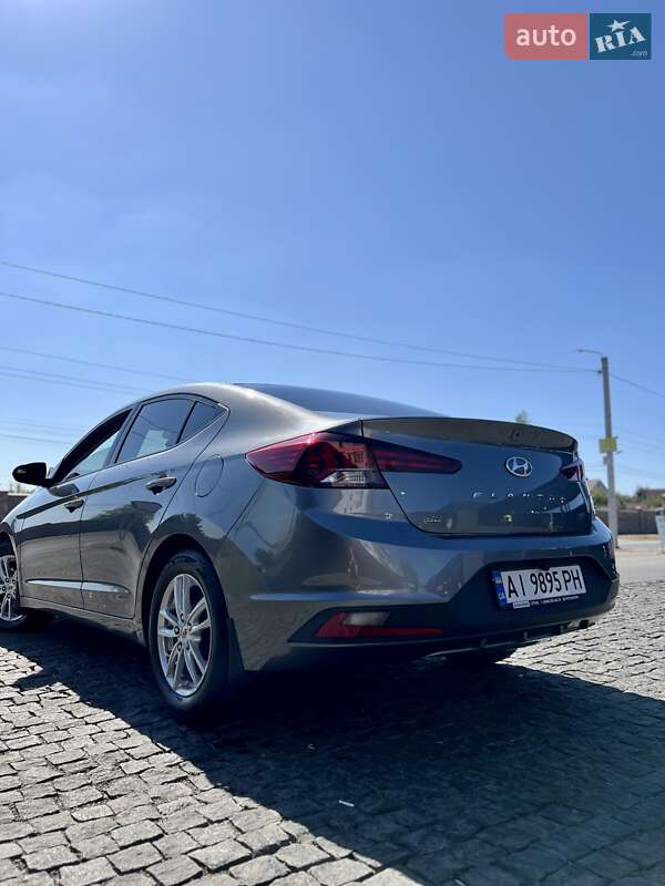 Седан Hyundai Elantra 2019 в Софиевской Борщаговке