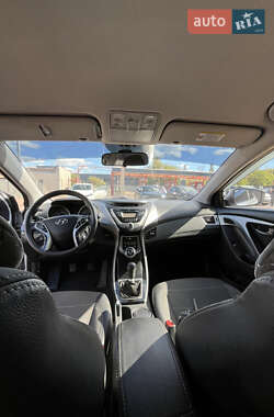 Седан Hyundai Elantra 2013 в 