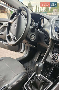 Седан Hyundai Elantra 2013 в 