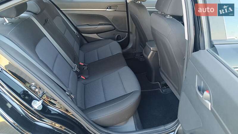 Хэтчбек Hyundai Elantra 2017 в Киеве