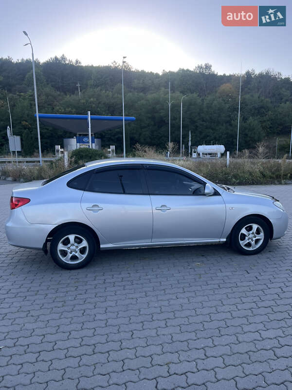 Седан Hyundai Elantra 2008 в Могилев-Подольске