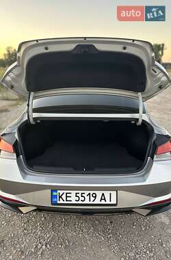 Седан Hyundai Elantra 2020 в Кривом Роге
