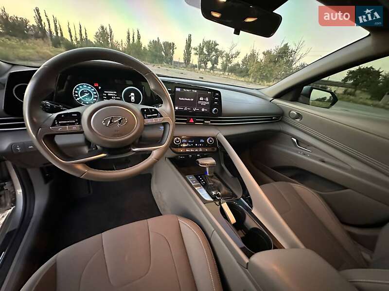 Седан Hyundai Elantra 2020 в Кривом Роге