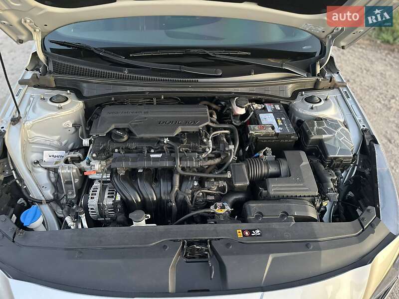 Седан Hyundai Elantra 2020 в Кривом Роге