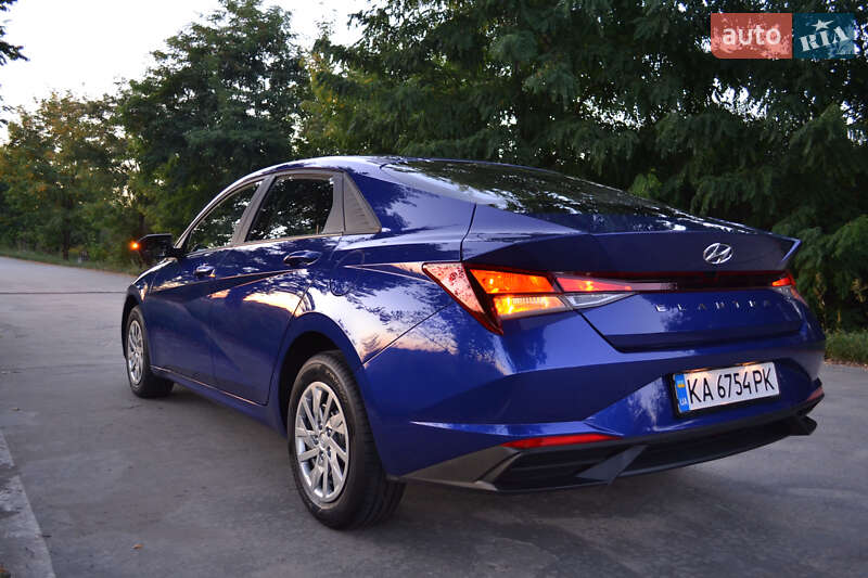 Седан Hyundai Elantra 2021 в 