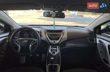 Седан Hyundai Elantra 2012 в 