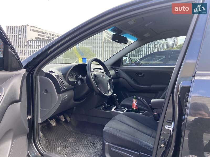 Седан Hyundai Elantra 2008 в Львове