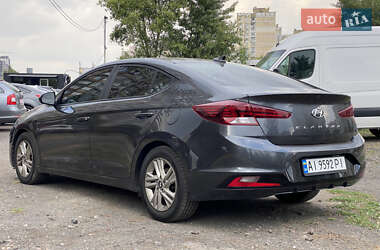 Седан Hyundai Elantra 2019 в 