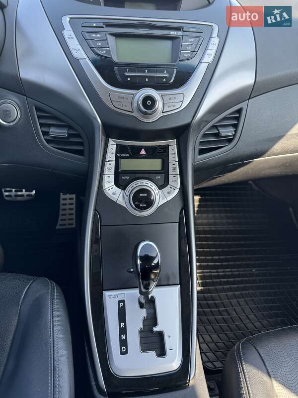 Седан Hyundai Elantra 2012 в Киеве