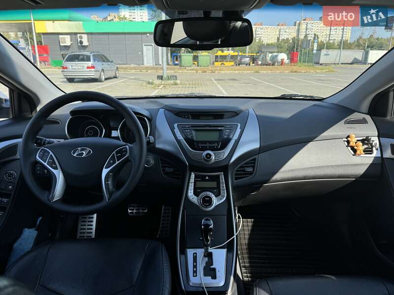 Седан Hyundai Elantra 2012 в Киеве