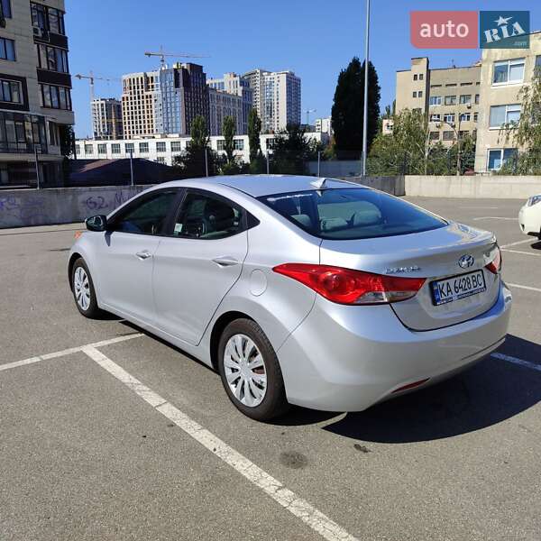 Седан Hyundai Elantra 2012 в 