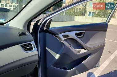 Седан Hyundai Elantra 2012 в 