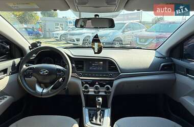 Седан Hyundai Elantra 2019 в 